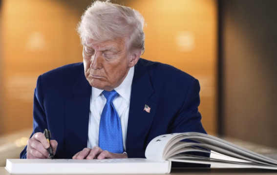 Trump Hosts Controversial Crypto Dinner for $TRUMP Memecoin Investors Amid Ethics Uproar